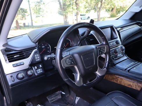 Used 2015 GMC Yukon XL Denali w/ Premium Package image 15