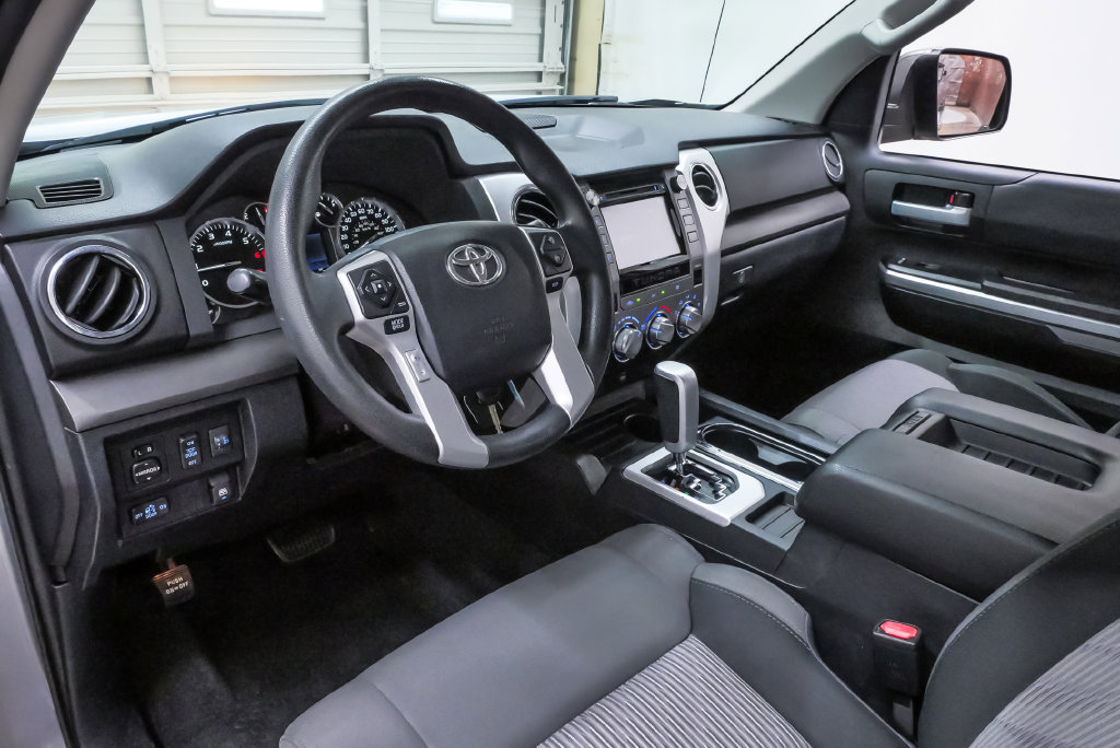 Used 2017 Toyota Tundra SR5 w/ SR5 Upgrade Package RWD image 2