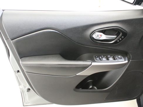 Used 2022 Jeep Cherokee Limited AWD/4WD image 21