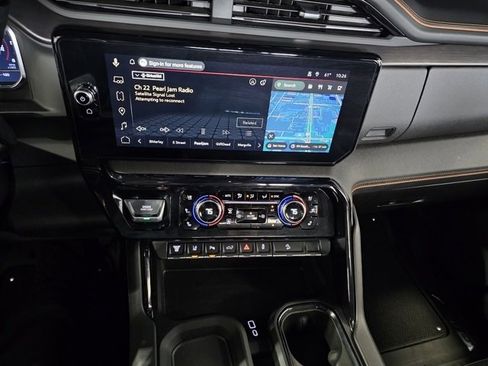 Used 2025 GMC Sierra 2500 AT4 w/ AT4 Premium Plus Package image 25