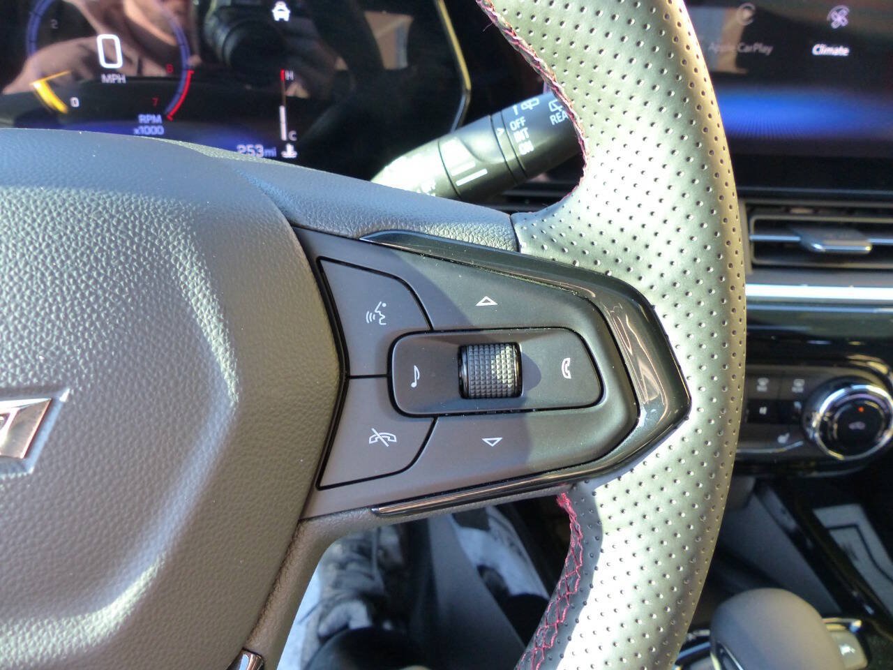 Used 2026 Chevrolet Trax RS w/ Sunroof Package FWD image 29