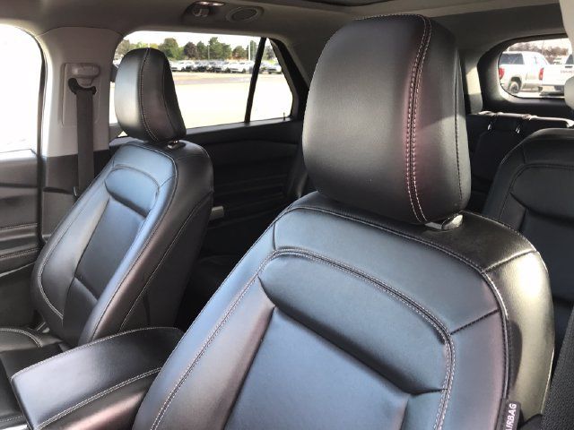 Used 2023 Ford Explorer XLT AWD/4WD image 4