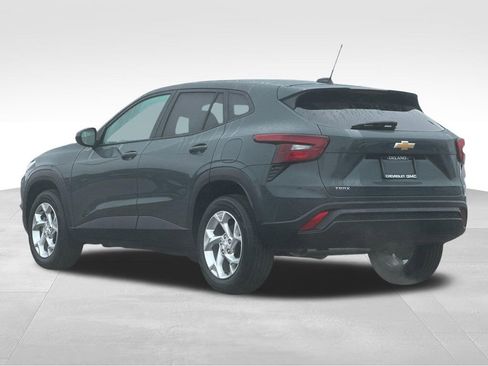 New 2026 Chevrolet Trax LS w/ LS Convenience Package FWD image 3