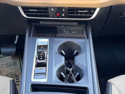 Used 2024 Volkswagen Atlas Cross Sport SE image 16