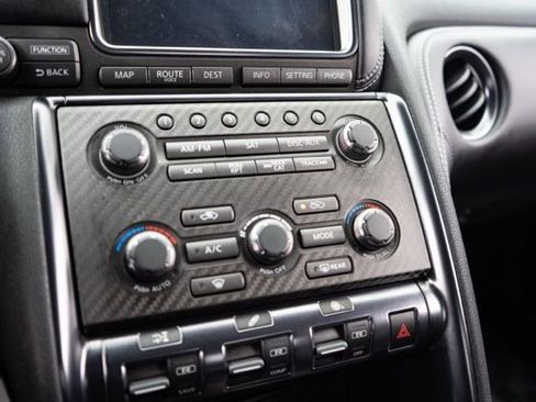 Used 2016 Nissan GT-R Premium image 26