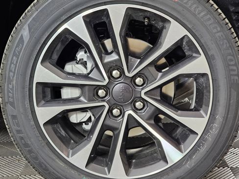 New 2025 Jeep Grand Cherokee Overland image 8