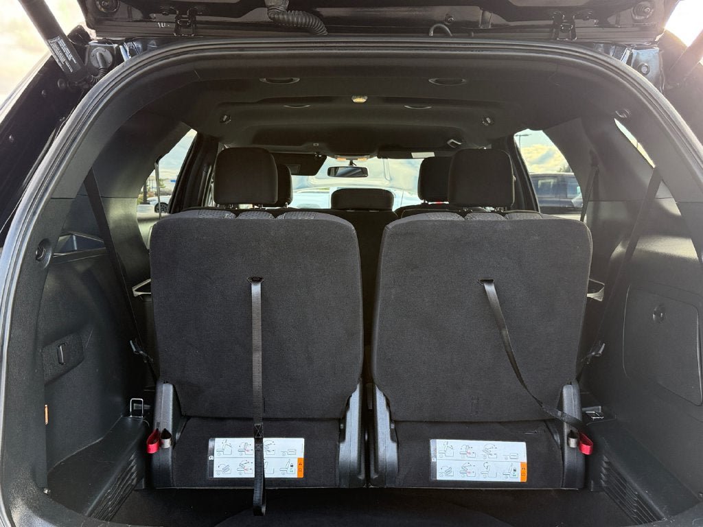 Used 2018 Ford Explorer XLT w/ Equipment Group 201A AWD/4WD image 23