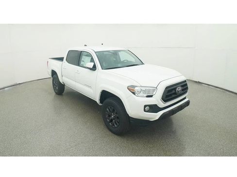 Used 2023 Toyota Tacoma SR5 w/ Technology Package RWD image 17