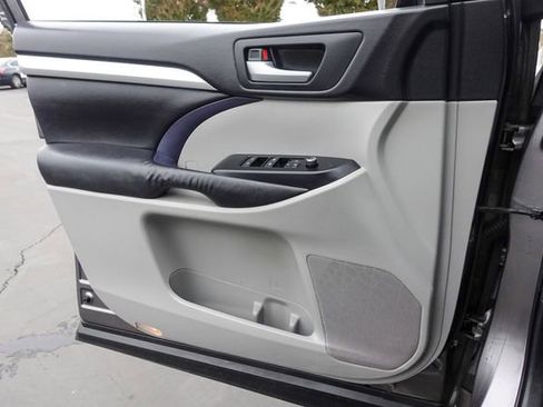 Used 2015 Toyota Highlander XLE image 23