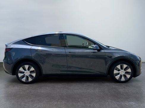 Used 2023 Tesla Model Y Long Range AWD/4WD image 4