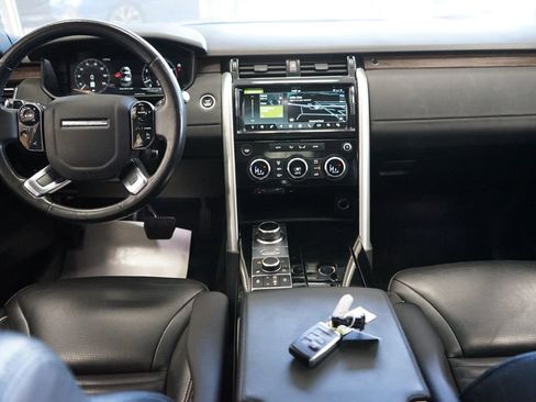 Used 2020 Land Rover Discovery HSE image 46