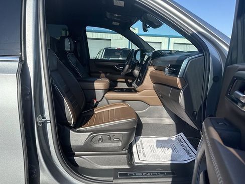 Used 2025 GMC Yukon XL Denali Ultimate image 17