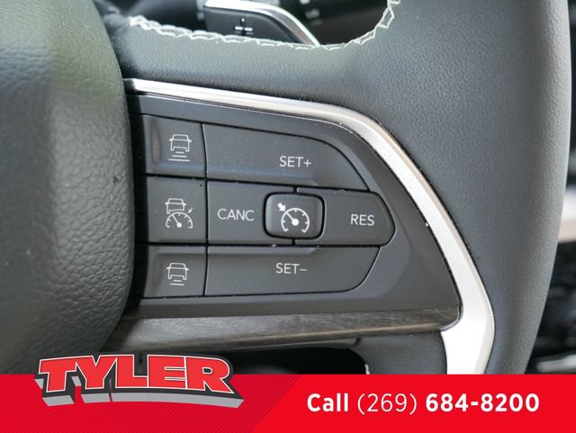 Certified 2024 Jeep Grand Cherokee Limited w/ Black Appearance Package AWD/4WD image 27