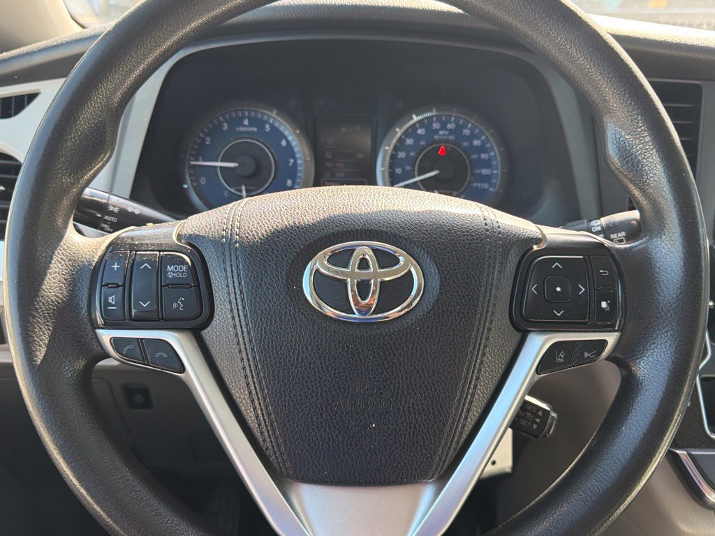 Used 2019 Toyota Sienna LE FWD image 23