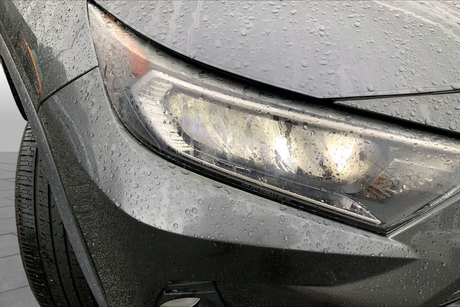 Used 2021 Toyota RAV4 XLE FWD image 25