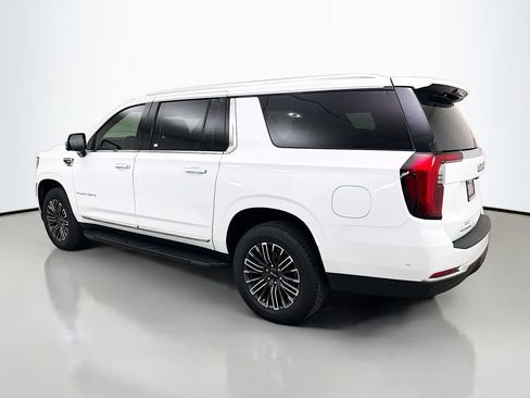 Used 2025 GMC Yukon XL Elevation AWD/4WD image 9