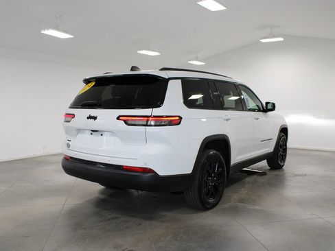 Used 2024 Jeep Grand Cherokee L Altitude AWD/4WD image 9