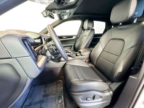 Certified 2025 Porsche Cayenne image 5