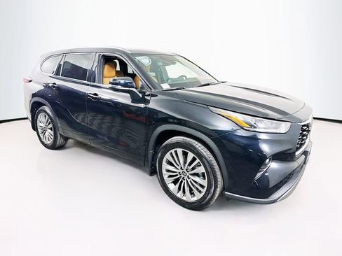 Used 2025 Toyota Highlander Platinum image 33