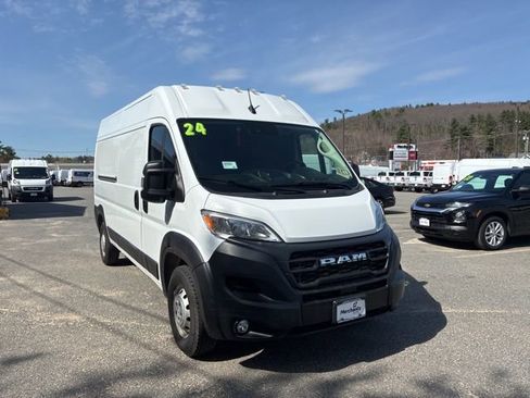 Used 2024 RAM ProMaster 2500 w/ Convenience Group FWD image 2