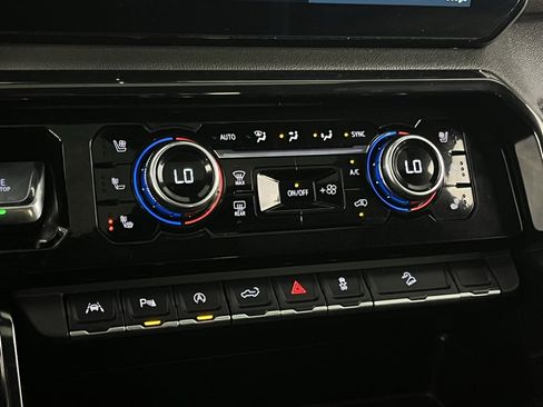 Used 2024 GMC Sierra 1500 AT4 w/ AT4 Premium Package image 21