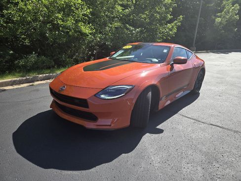 Used 2024 Nissan Z Performance w/ Heritage Edition RWD image 4