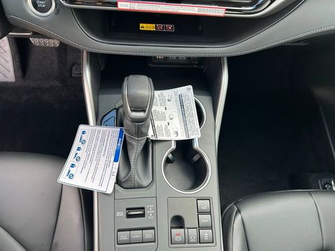 Used 2026 Toyota Highlander XLE image 19