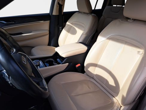 Used 2021 Jeep Grand Cherokee L Limited image 17