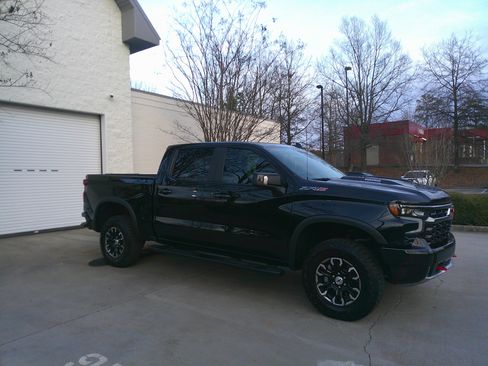 Used 2024 Chevrolet Silverado 1500 ZR2 w/ Technology Package image 13