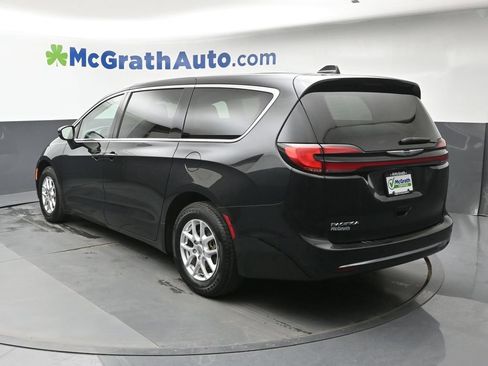 Used 2023 Chrysler Pacifica Touring-L FWD image 28