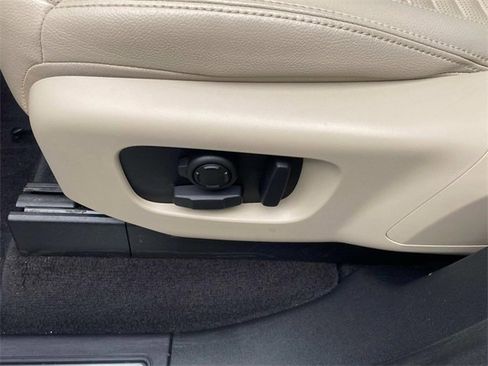 Used 2021 Land Rover Discovery S image 15