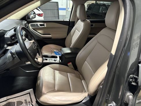 Used 2023 Ford Explorer XLT w/ Equipment Group 202A image 8
