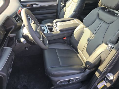 New 2026 Jeep Grand Wagoneer L 4WD w/ Premium Group I image 33