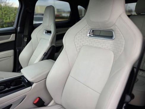 Used 2025 Jaguar F-PACE R-Dynamic S image 18