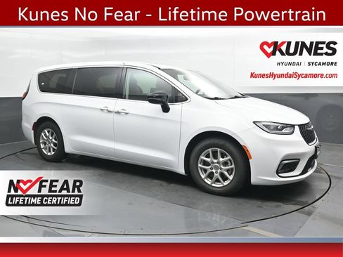 Used 2024 Chrysler Pacifica Touring-L FWD image 1