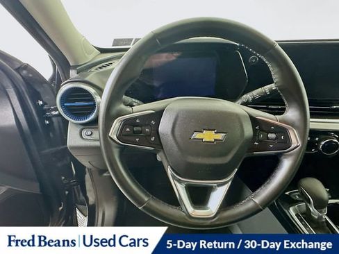 Used 2025 Chevrolet Trax LT w/ Driver Confidence Package FWD image 17
