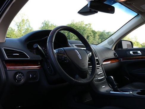 Used 2019 Lincoln MKT AWD image 24