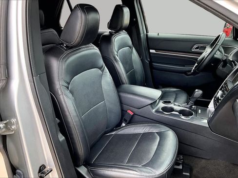 Used 2018 Ford Explorer Limited FWD image 9