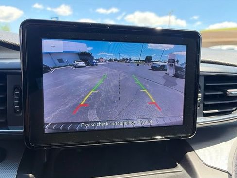 Used 2020 Ford Explorer XLT w/ Equipment Group 202A AWD/4WD image 16