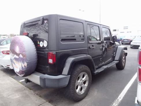 Used 2015 Jeep Wrangler Unlimited Sahara image 4