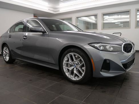 Used 2025 BMW 330i Sedan w/ Premium Package image 8