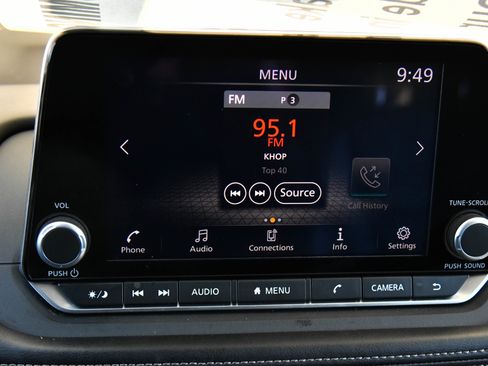 Used 2025 Nissan Rogue SV w/ SV Premium Package FWD image 19