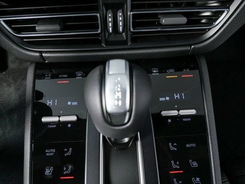 Used 2026 Porsche Macan AWD/4WD image 14
