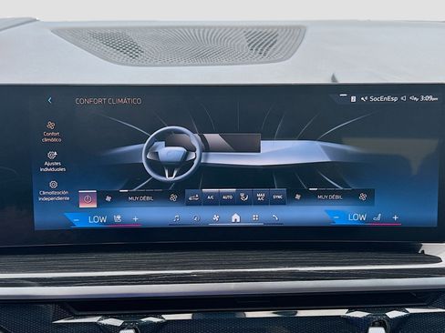 Used 2025 BMW X7 xDrive40i w/ M Sport Package image 15