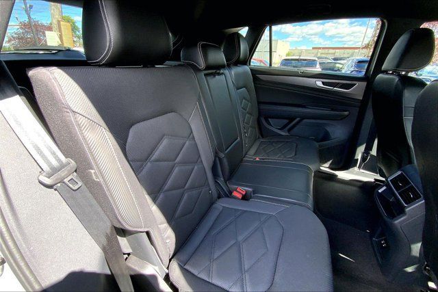 Used 2024 Volkswagen Atlas Cross Sport SE w/ Black Wheel Package AWD/4WD image 25