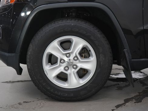 Used 2014 Jeep Grand Cherokee Laredo AWD/4WD image 27
