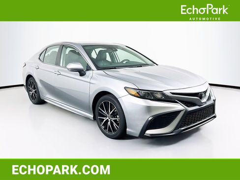 Used 2024 Toyota Camry SE FWD image 1