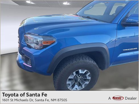Used 2017 Toyota Tacoma TRD Off-Road AWD/4WD image 1
