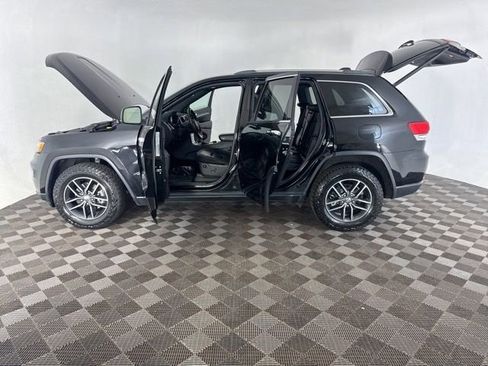 Used 2018 Jeep Grand Cherokee Limited AWD/4WD image 11
