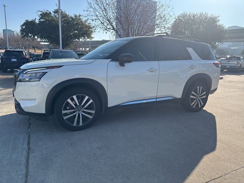 Certified 2023 Nissan Pathfinder Platinum w/ Black Appearance Package image 2